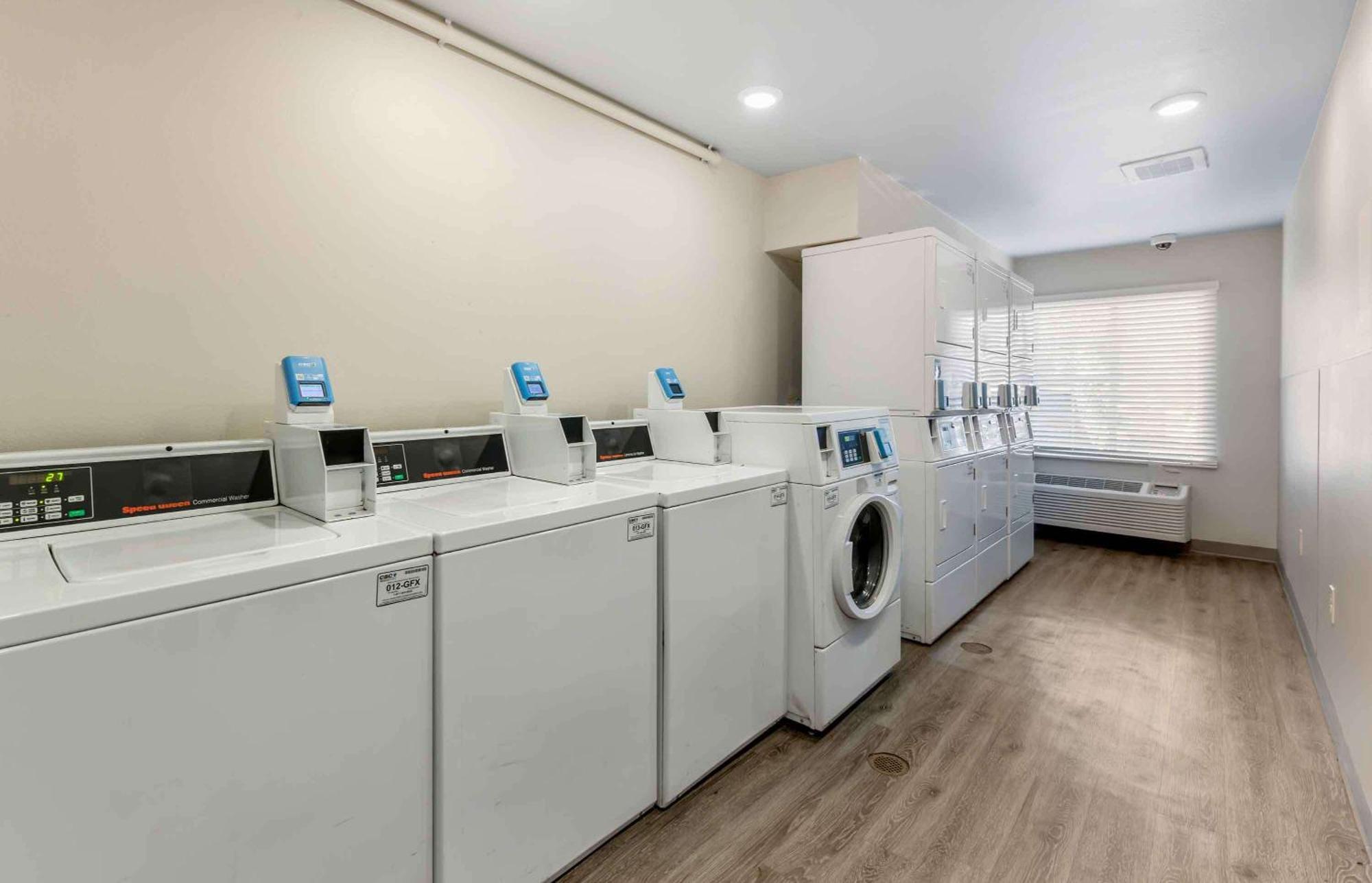 Extended Stay America Select Suites - Orlando - East Exteriör bild